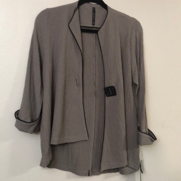 Asymmetric lightweight Jacket - Picture 4 of 7